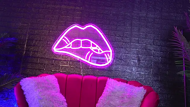 Snapshot of ScarlettQuate chatting on 4, 12, 2024 ScarlettQuate online show from 4, 12, 2024