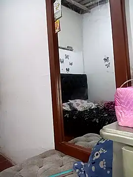 Nicolle Milf online show from 8, 1, 2026