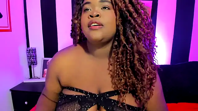 Snapshot of YeminaLeman chatting on 12, 3, 2025 YeminaLeman online show from 12, 3, 2025