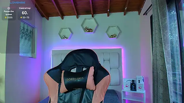 shanakendall online show from 10, 10, 2025