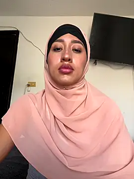 Snapshot of adila_anich chatting on 13, 9, 2025 adila anich online show from 13, 9, 2025