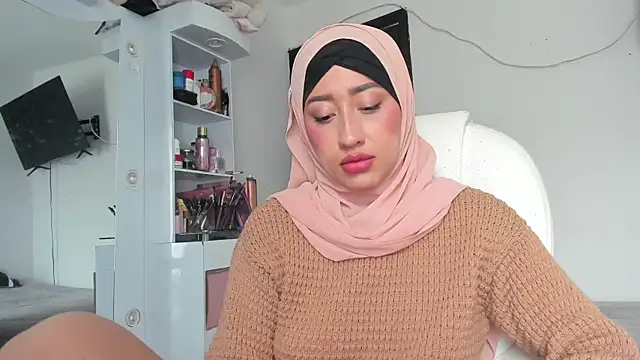 Snapshot of adila_anich chatting on 19, 9, 2025 adila anich online show from 19, 9, 2025