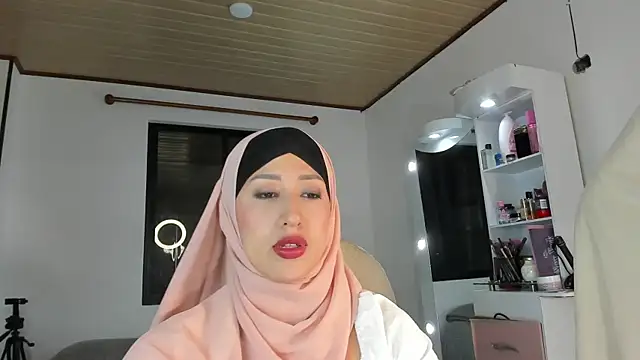 Snapshot of adila_anich chatting on 31, 10, 2025 adila anich online show from 31, 10, 2025