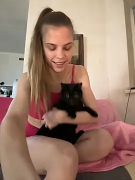 Snapshot of LeyaJohnson chatting on 19, 1, 2025 LeyaJohnson online show from 19, 1, 2025