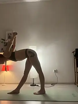 Snapshot of LeyaJohnson chatting on 28, 1, 2025 LeyaJohnson online show from 28, 1, 2025