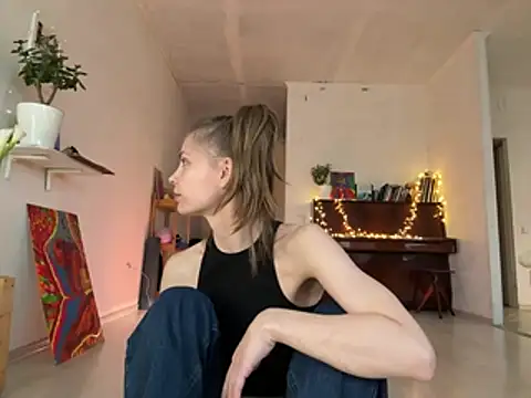 LeyaJohnson online show from 10, 4, 2026