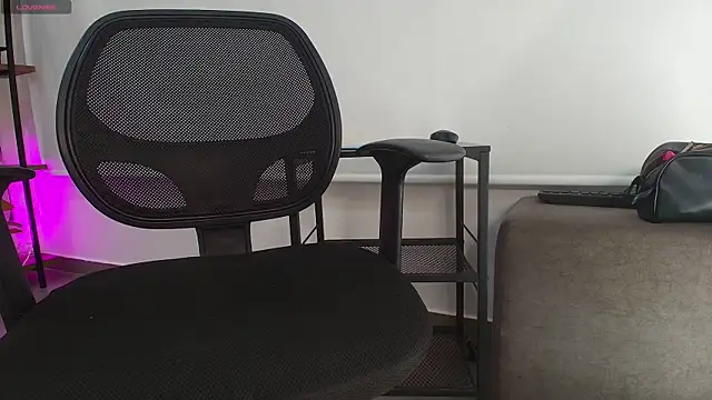 Sassy--Girl online show from 13, 4, 2026