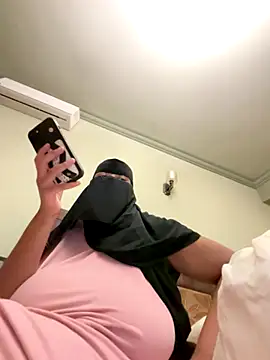 Snapshot of Submissive_Arab chatting on 11, 9, 2025 Submissive Arab online show from 11, 9, 2025