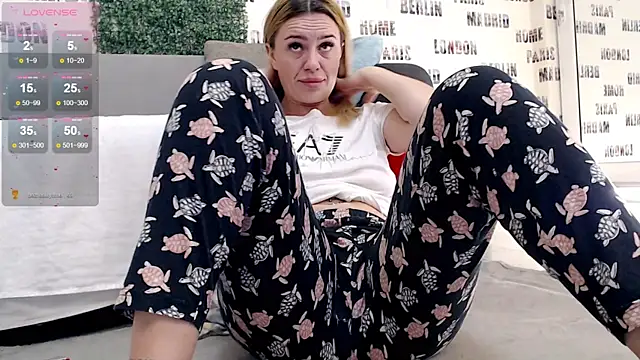 sweetdaiana23 online show from 10, 3, 2025