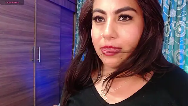 Snapshot of gatuwildhott chatting on 12, 1, 2025 gatuwildhott online show from 12, 1, 2025