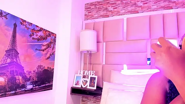 ShaniaBrownn online show from 22, 12, 2025