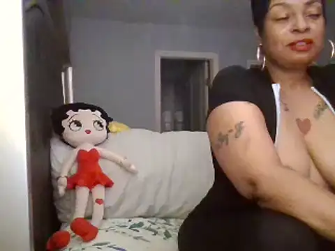 MSweetLindaParks online show from 8, 3, 2025