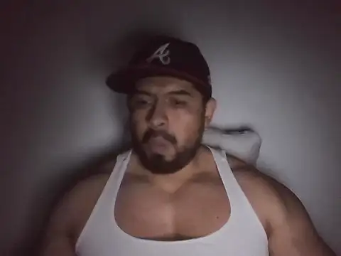 Snapshot of marcus002001 chatting on 1, 4, 2026 marcus002001 online show from 1, 4, 2026