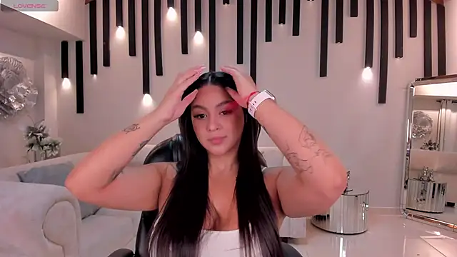Snapshot of ToriCrossX chatting on 4, 2, 2025 ToriCrossX online show from 4, 2, 2025