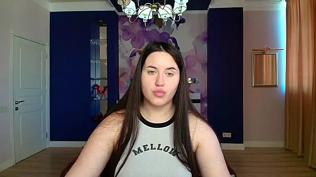 Roxie Bradley online show from 7, 3, 2025