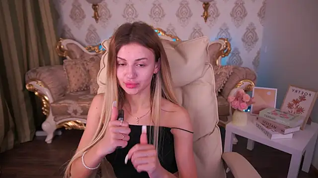 Snapshot of Lili_Danger chatting on 2, 12, 2024 Lili Danger online show from 2, 12, 2024