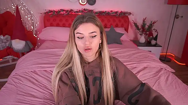 Snapshot of Lili_Danger chatting on 1, 1, 2025 Lili Danger online show from 1, 1, 2025