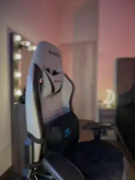 Snapshot of JanyLunaa chatting on 19, 11, 2025 JanyLunaa online show from 19, 11, 2025