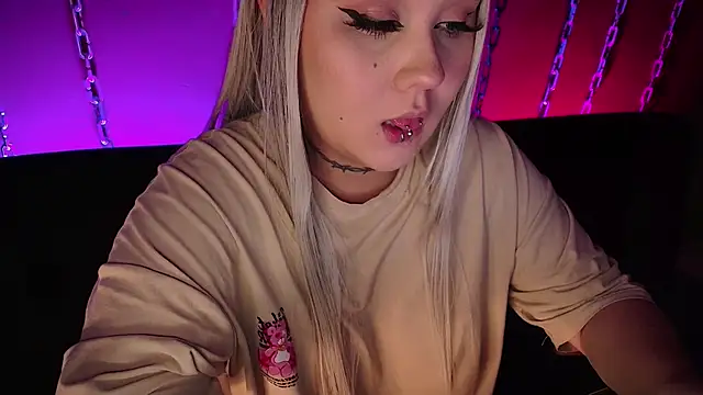 Snapshot of Laura_takint chatting on 4, 1, 2025 Laura takint online show from 4, 1, 2025