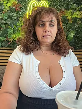 Snapshot of AnneKane chatting on 1, 6, 2026 AnneKane online show from 1, 6, 2026