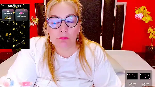 Snapshot of Nayla_Garner chatting on 13, 3, 2025 Nayla Garner online show from 13, 3, 2025