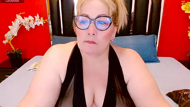 Snapshot of Nayla_Garner chatting on 22, 3, 2025 Nayla Garner online show from 22, 3, 2025