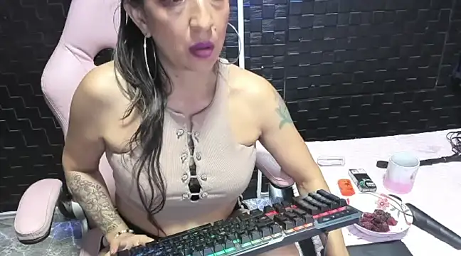 mature sexi40 online show from 1, 3, 2025