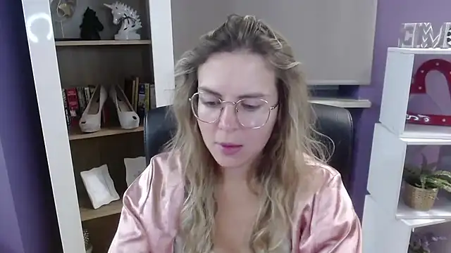 Zoey Erotic online show from 26, 9, 2025