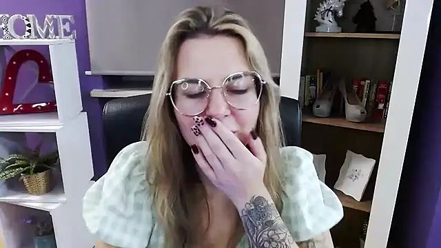 Zoey Erotic online show from 20, 11, 2025