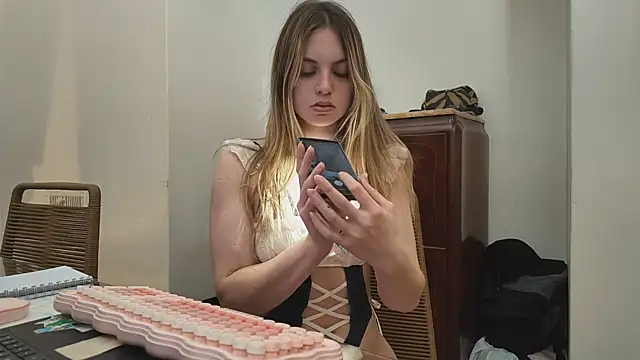 Snapshot of Elnonoykeila77 chatting on 13, 6, 2026 Elnonoykeila77 online show from 13, 6, 2026