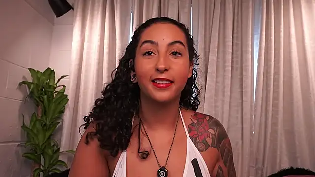 Snapshot of agatha_collins_ chatting on 27, 11, 2025 agatha collins online show from 27, 11, 2025