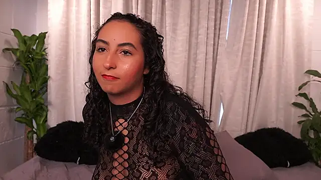 Snapshot of agatha_collins_ chatting on 17, 12, 2025 agatha collins online show from 17, 12, 2025