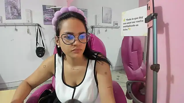 Snapshot of CAMILA--REY chatting on 9, 2, 2026 CAMILA--REY online show from 9, 2, 2026