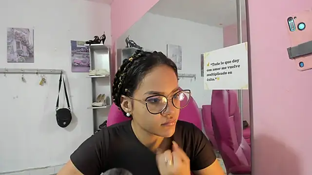 Snapshot of CAMILA--REY chatting on 14, 2, 2026 CAMILA--REY online show from 14, 2, 2026