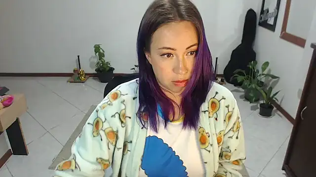 Snapshot of charlottezoe15 chatting on 22, 5, 2026 charlottezoe15 online show from 22, 5, 2026