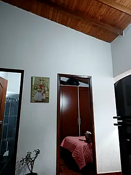 LunaZambrano online show from 4, 2, 2026