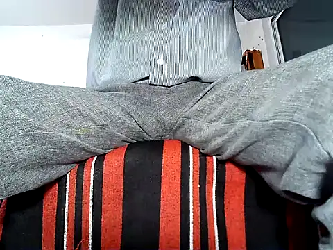 Snapshot of manan28 chatting on 13, 10, 2025 manan28 online show from 13, 10, 2025