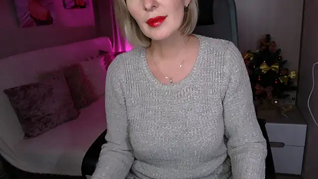 Snapshot of sensualEmilia chatting on 9, 1, 2025 sensualEmilia online show from 9, 1, 2025