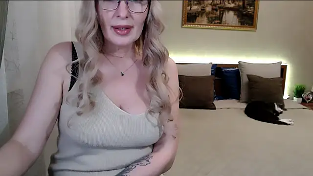 Snapshot of sensualEmilia chatting on 9, 3, 2025 sensualEmilia online show from 9, 3, 2025