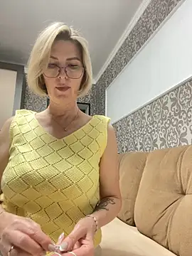 Snapshot of sensualEmilia chatting on 10, 6, 2026 sensualEmilia online show from 10, 6, 2026