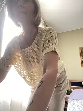 Snapshot of sensualEmilia chatting on 15, 6, 2026 sensualEmilia online show from 15, 6, 2026