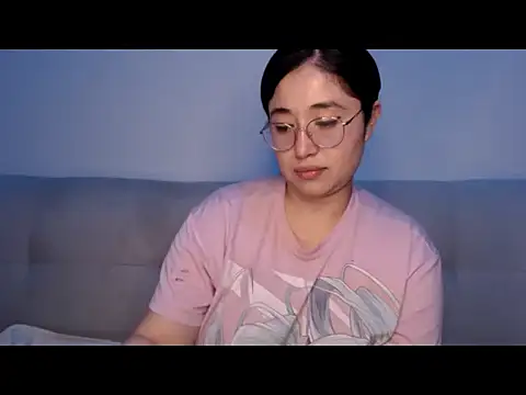 YummymeowW online show from 6, 4, 2026