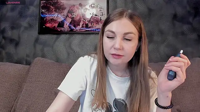 CassieMils online show from 18, 2, 2025