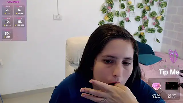 tania sweet   online show from 12, 11, 2025