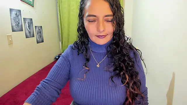 Snapshot of emma_luxy chatting on 29, 12, 2024 emma luxy online show from 29, 12, 2024