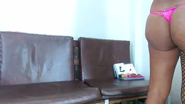 Courtney Valeria online show from 10, 3, 2025