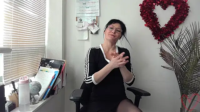 Snapshot of City_Kat chatting on 10, 2, 2025 City Kat online show from 10, 2, 2025