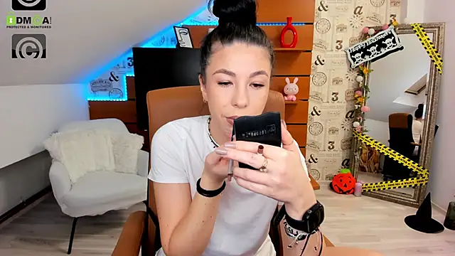 EmillyTaylor online show from 29, 10, 2025