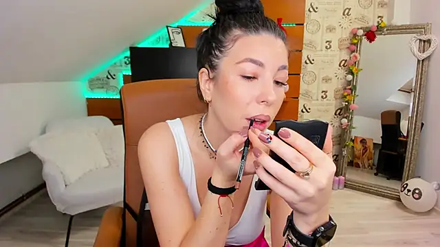 EmillyTaylor online show from 11, 11, 2025