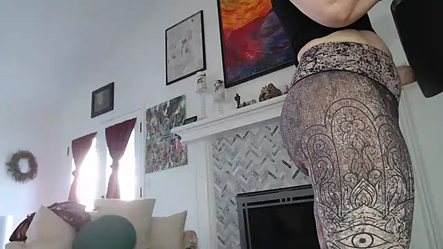 Snapshot of AuroraWillows chatting on 2, 3, 2025 AuroraWillows online show from 2, 3, 2025